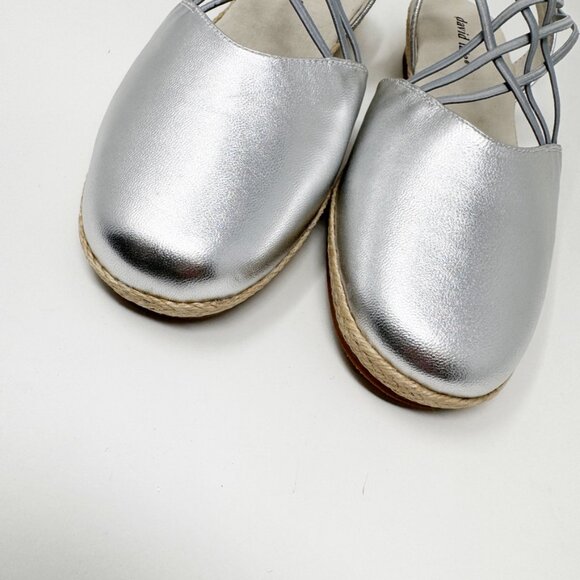 David Tate Womens Silver Leather Elastic Accent Slip on Flat Size 9.5 Wide - Picture 3 of 10